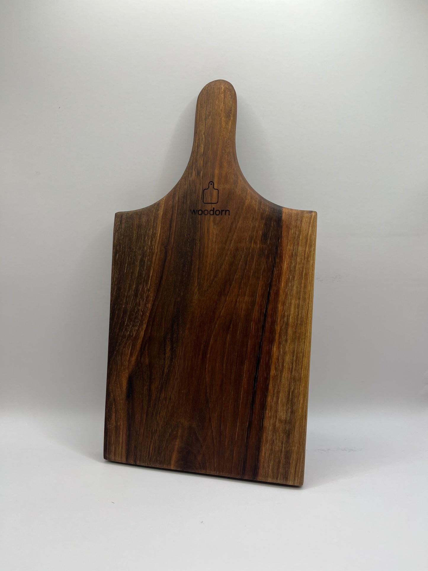 Kintsugi nyeles diófa tálalódeszka